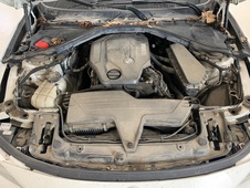 Čekali byste takto špinavý motorový prostor u 4 letého prémiového vozidla BMW řady M? 