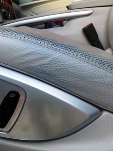 Sedadlo řidiče obarvené od Jeansů