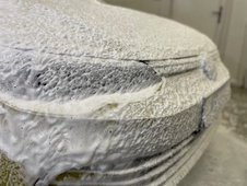 SNOW FOAM vytváří extrémně bohatou pěnu. Ideální pro ruční mytí.