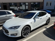 I takto může vypadat 10 let staré auto (r.v. 2016) myté aktivní pěnou NERTA bezkontaktně. Bez škrábanců a jen LESK.
